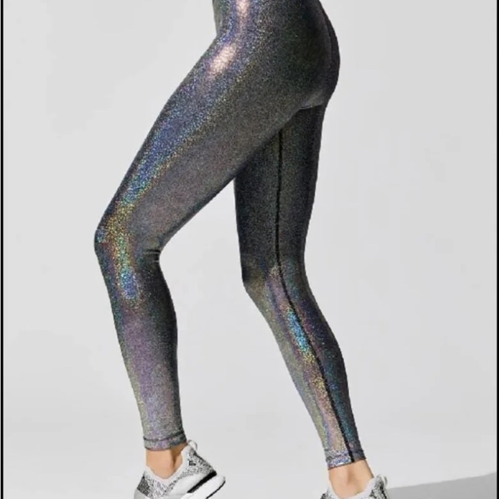 Beach Riot Hologram Silver Leggings - Picture 7 of 7